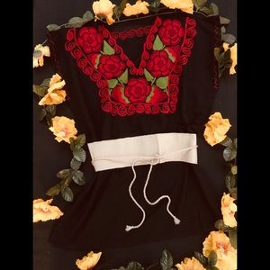 🌹💐 Beautiful Mexican Embroidered Blouses💐🌹